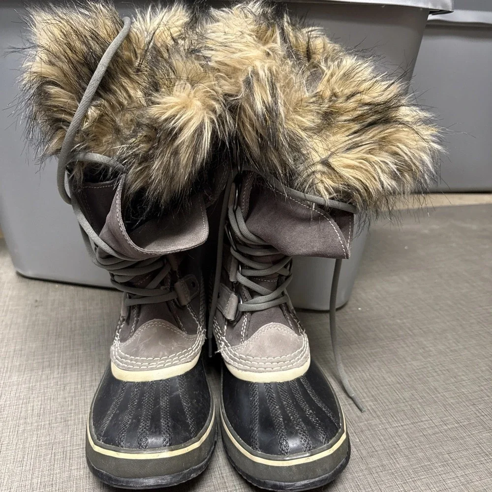 Sorel Joan of Arctic Gray Leather Winter Boots 7 /38 Eu Faux Fur‎ Warn